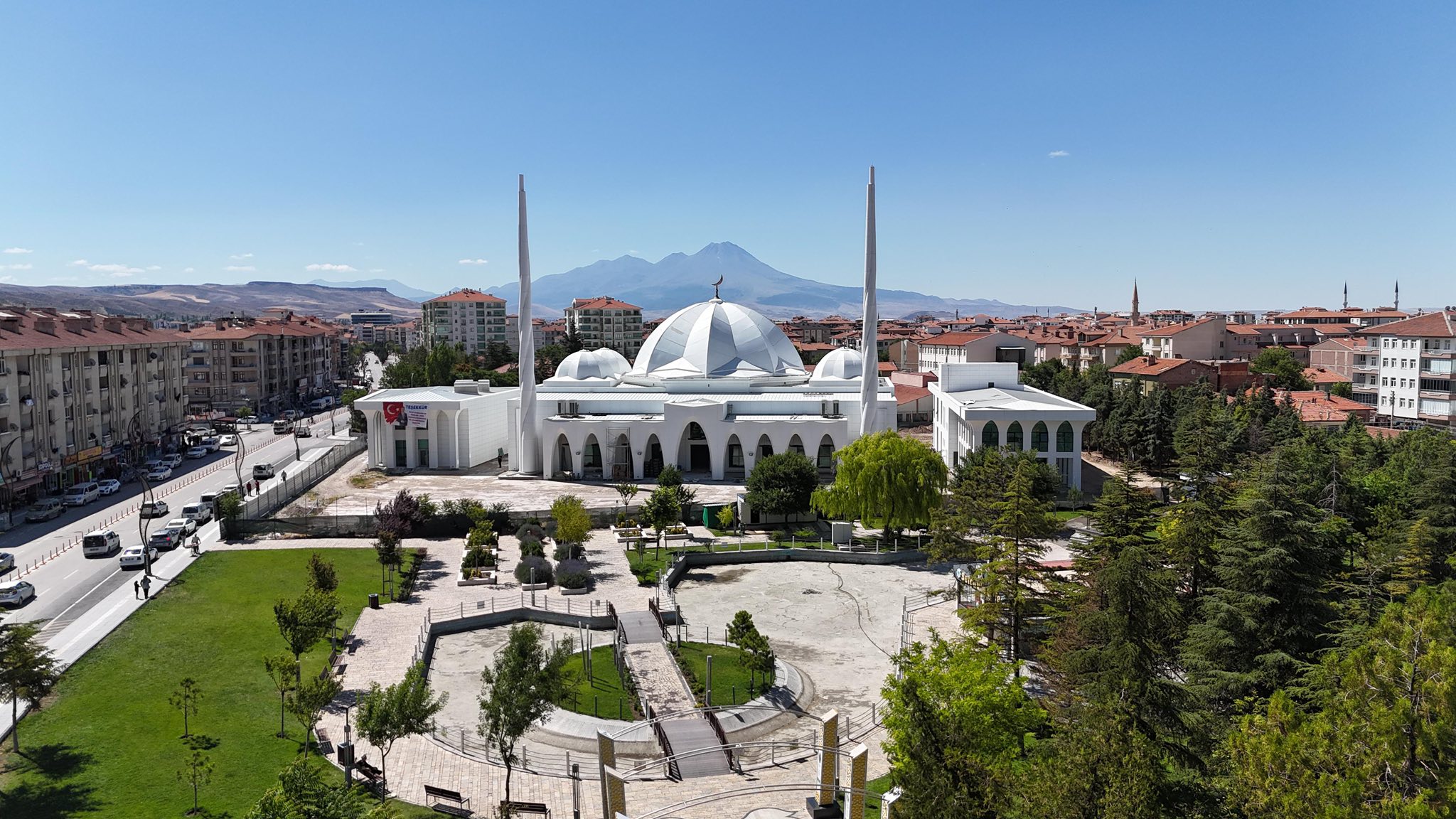 SELÇUKLU KÜLLİYESİ ALTINDA YER ALAN KAPALI OTOPARK TAMAMLANIYOR